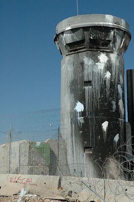 398px-Israeli_West_Bank_barrier_watchtower